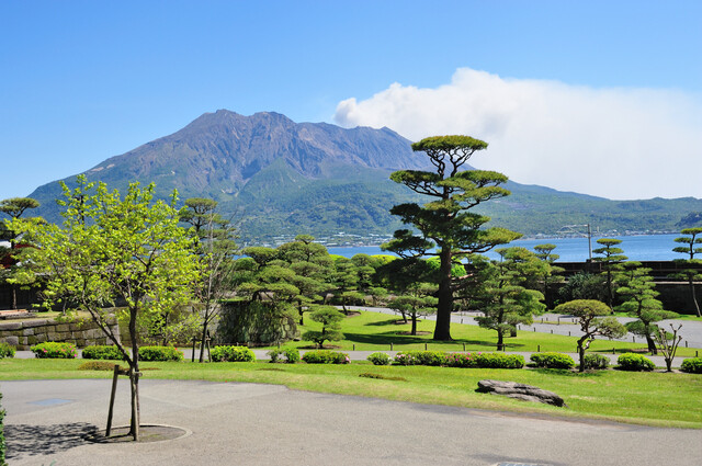 Isoteien Garden & Sakurajima the active volcano